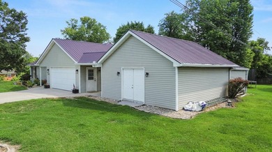 Beautifully updated 3-bedroom, 2-bath home with a spacious bonus - photo 30