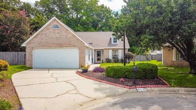 Come see this gorgeous, well-maintained home in North Pensacola! - photo 1