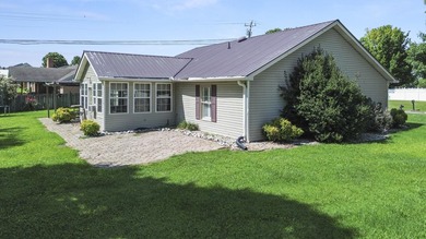 Beautifully updated 3-bedroom, 2-bath home with a spacious bonus - photo 33