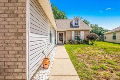 Come see this gorgeous, well-maintained home in North Pensacola! - photo 4