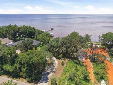Welcome to this charming colonial-style, bay-front estate - - photo 2