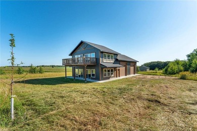 Discover your own private retreat on Third Silver Lake! This - photo 1