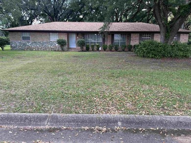 0.66 Acres with gorgeous, gigantic oak trees for shade. 2,500+ - photo 2