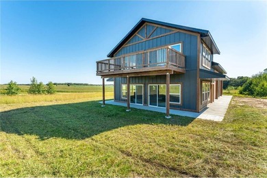 Discover your own private retreat on Third Silver Lake! This - photo 2