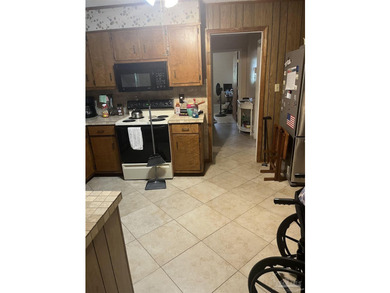 0.66 Acres with gorgeous, gigantic oak trees for shade. 2,500+ - photo 10