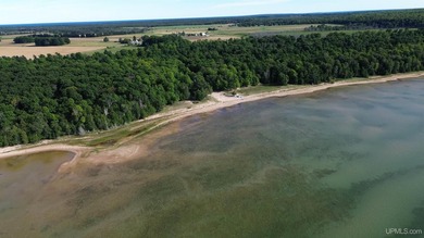 Located on the beautiful Garden Peninsula, this waterfront - photo 2