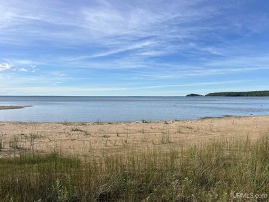 Located on the beautiful Garden Peninsula, this waterfront - photo 3