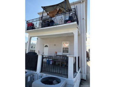 Spacious 2-Family Home on Double Lot - Central Air & Separate - photo 3