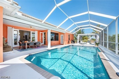 Luxury Waterfront Estate on a Rare Triple Lot - Fully Furnished - photo 14