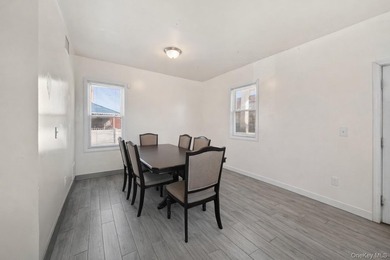 Spacious 2-Family Home on Double Lot - Central Air & Separate - photo 5