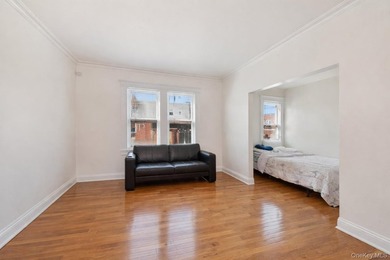 Spacious 2-Family Home on Double Lot - Central Air & Separate - photo 6