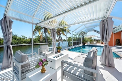 Luxury Waterfront Estate on a Rare Triple Lot - Fully Furnished - photo 17