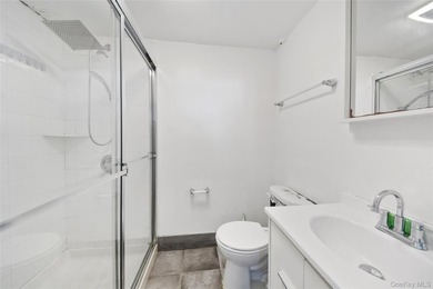 Spacious 2-Family Home on Double Lot - Central Air & Separate - photo 8