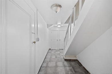 Spacious 2-Family Home on Double Lot - Central Air & Separate - photo 10