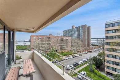 This bright and spacious 2-bedroom, 6th-floor corner apartment - photo 8