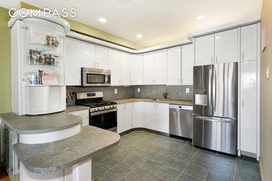 Welcome to this spacious 3 bedroom condo with a huge private - photo 3