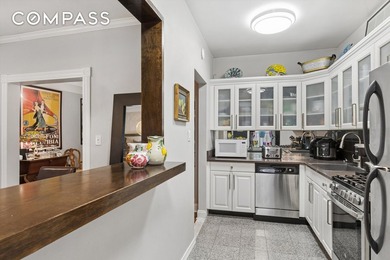 RARE TOP FLOOR TREASURE A gracious entry foyer invites you into - photo 5