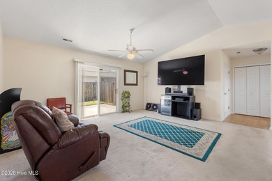 Enjoy easy coastal living in this one-level home on a cul-de-sac - photo 4