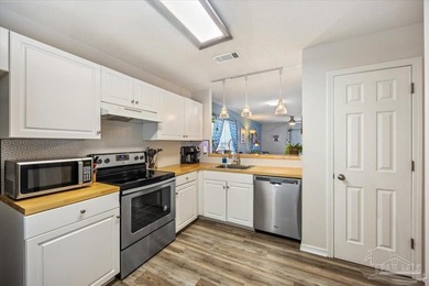 Turnkey investment opportunity! This fully furnished 3-bedroom - photo 6