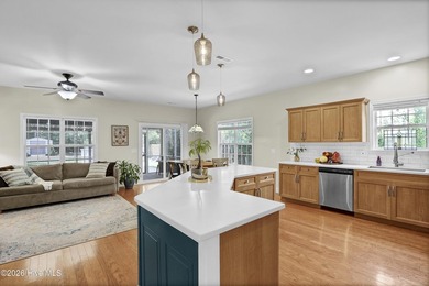 Welcome to this beautifully designed 4-bedroom, 3-bathroom home - photo 7