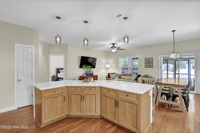 Welcome to this beautifully designed 4-bedroom, 3-bathroom home - photo 9