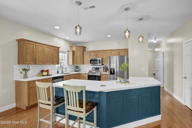 Welcome to this beautifully designed 4-bedroom, 3-bathroom home - photo 10