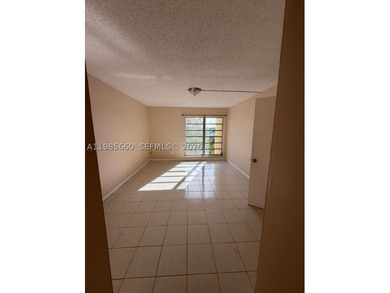 IDEAL FOR INVESTORS! Big apartment 1200 sqft. Currently occupied - photo 2