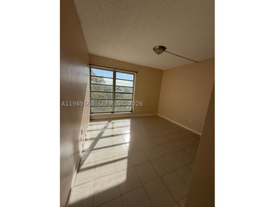 IDEAL FOR INVESTORS! Big apartment 1200 sqft. Currently occupied - photo 3