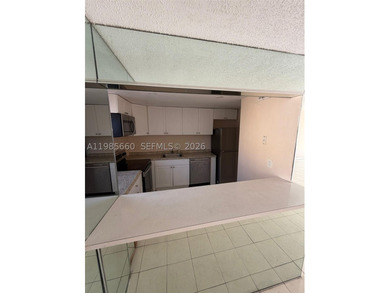 IDEAL FOR INVESTORS! Big apartment 1200 sqft. Currently occupied - photo 4