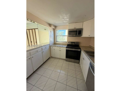 IDEAL FOR INVESTORS! Big apartment 1200 sqft. Currently occupied - photo 5
