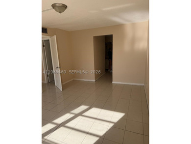 IDEAL FOR INVESTORS! Big apartment 1200 sqft. Currently occupied - photo 9