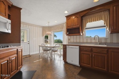 Patriot Hills Golf Course home!!! Immaculate home and first time - photo 18