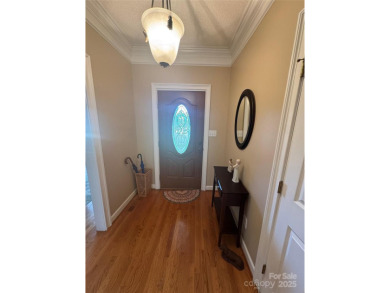 Beautiful all brick ranch home in desirable North Lincoln School