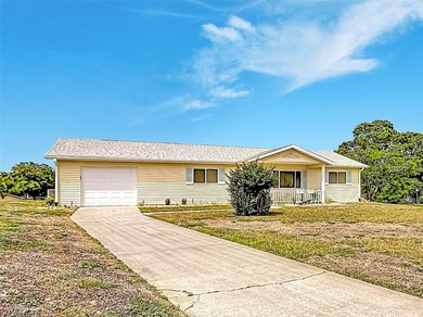 Welcome to this wonderful Gated Community! This well-maintained - photo 5