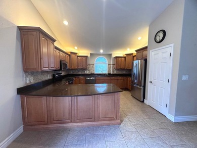 PRIME LOCATION IMPECCABLE CONDITION LAKE LIFE PERFECTION.Nestled - photo 7