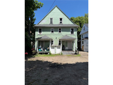 Excellent owner-occupant or investment opportunity! This duplex - photo 18