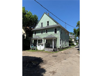 Excellent owner-occupant or investment opportunity! This duplex - photo 19