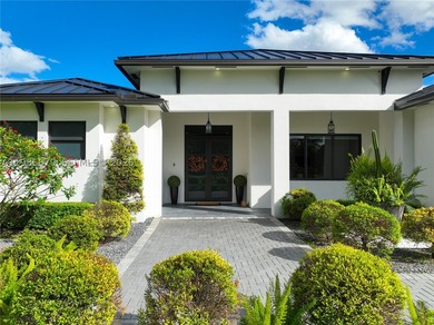 Experience luxury living in this stunning 5-bedroom, 4-bath - photo 5
