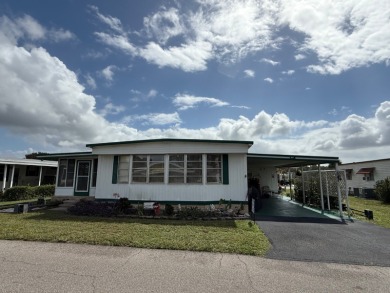 Lake Home For Sale in Leesburg, Florida
