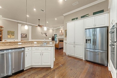 Welcome to your own private estate, where luxury, tranquility - photo 11