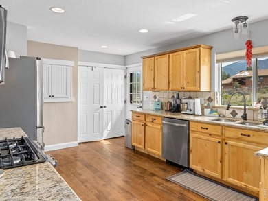 Beautifully updated ranch-style home in Estes Park, Colorado - photo 12