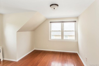Sprawling & Spectacular 5 Bedroom Home Offering 4 Full Baths - photo 15