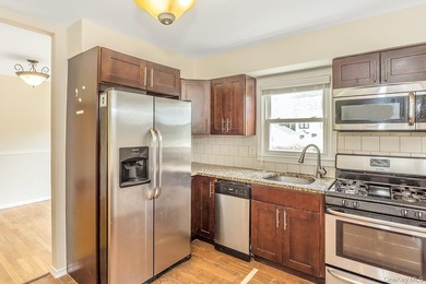 Sprawling & Spectacular 5 Bedroom Home Offering 4 Full Baths - photo 23