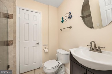 Welcome home to Lake Anna and Dukes Plantation! This stunning - photo 24