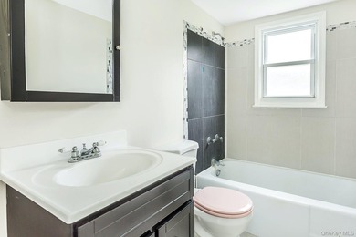 Sprawling & Spectacular 5 Bedroom Home Offering 4 Full Baths - photo 27
