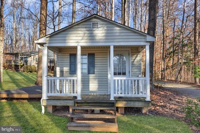 Welcome home to Lake Anna and Dukes Plantation! This stunning - photo 34