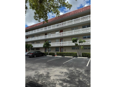 (private lake, pond, creek) Condo For Sale in Lauderhill Florida