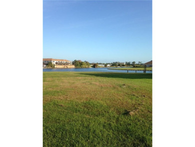 Navigable Waterfront Lot located on a quiet cul de sac in the - photo 2