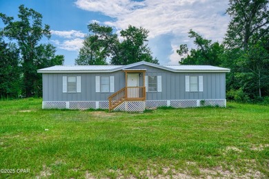 This beautifully renovated 3-bedroom, 2-bathroom home is packed - photo 1