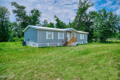 This beautifully renovated 3-bedroom, 2-bathroom home is packed - photo 2